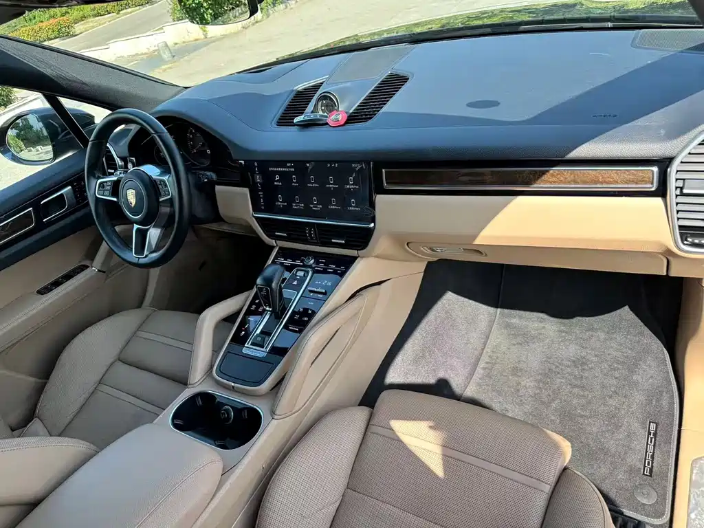 Porsche Cayenne — миниатюра 11