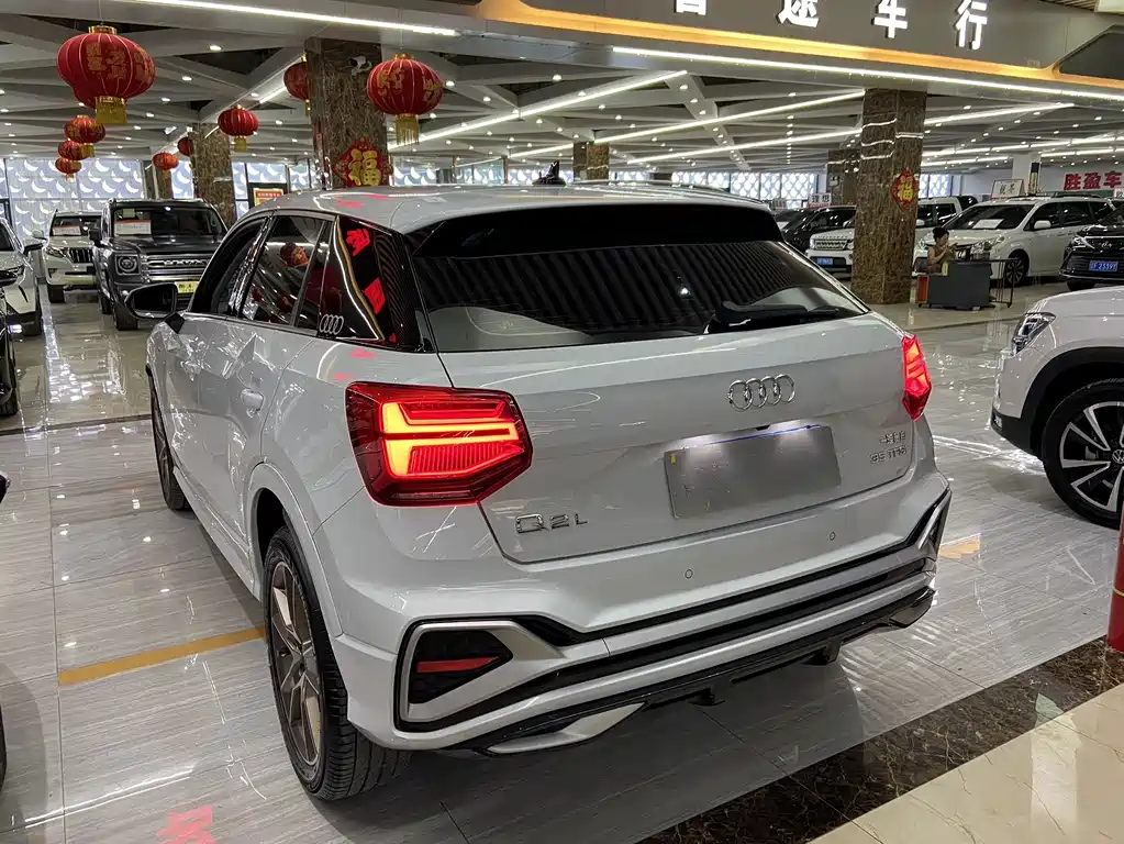 Audi Q2L 2022 — фото 4