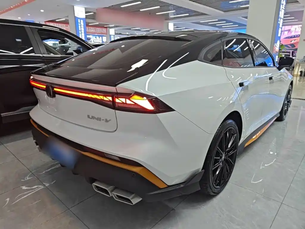 Changan UNI-V 2025 1.5T 500Bar Luxury Sport