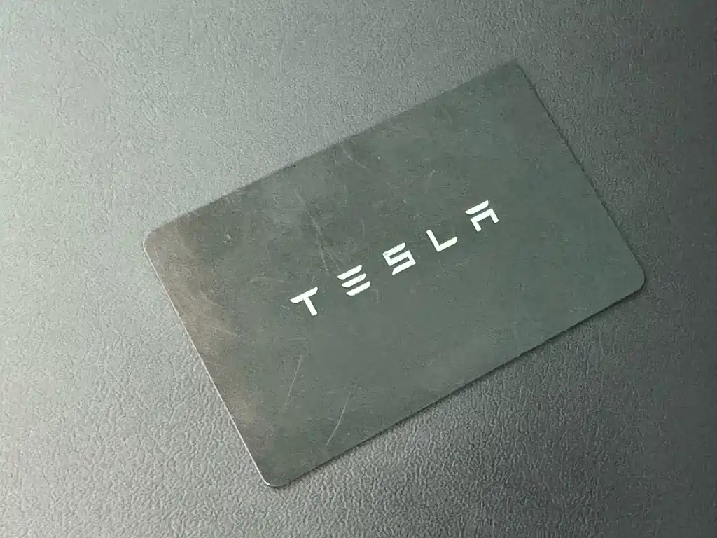 Tesla Model Y — миниатюра 8