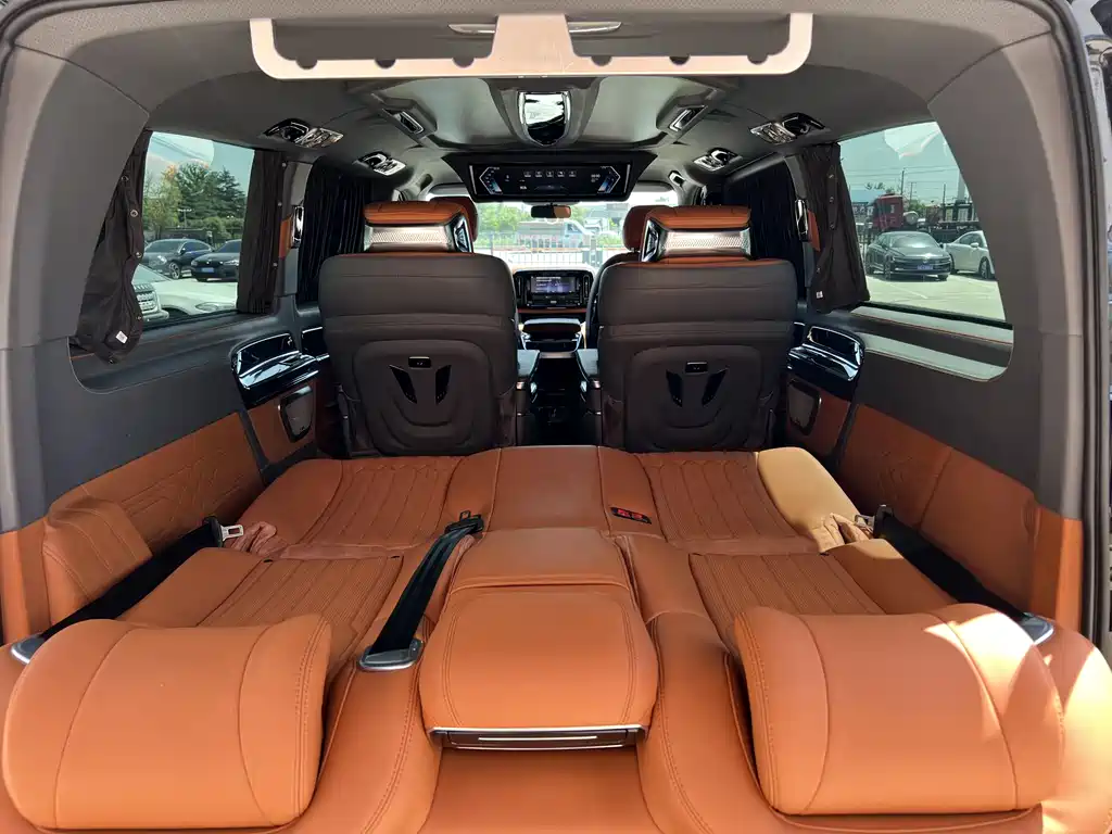 Mercedes-Benz Vito 2024 2.0T Elite 7 мест