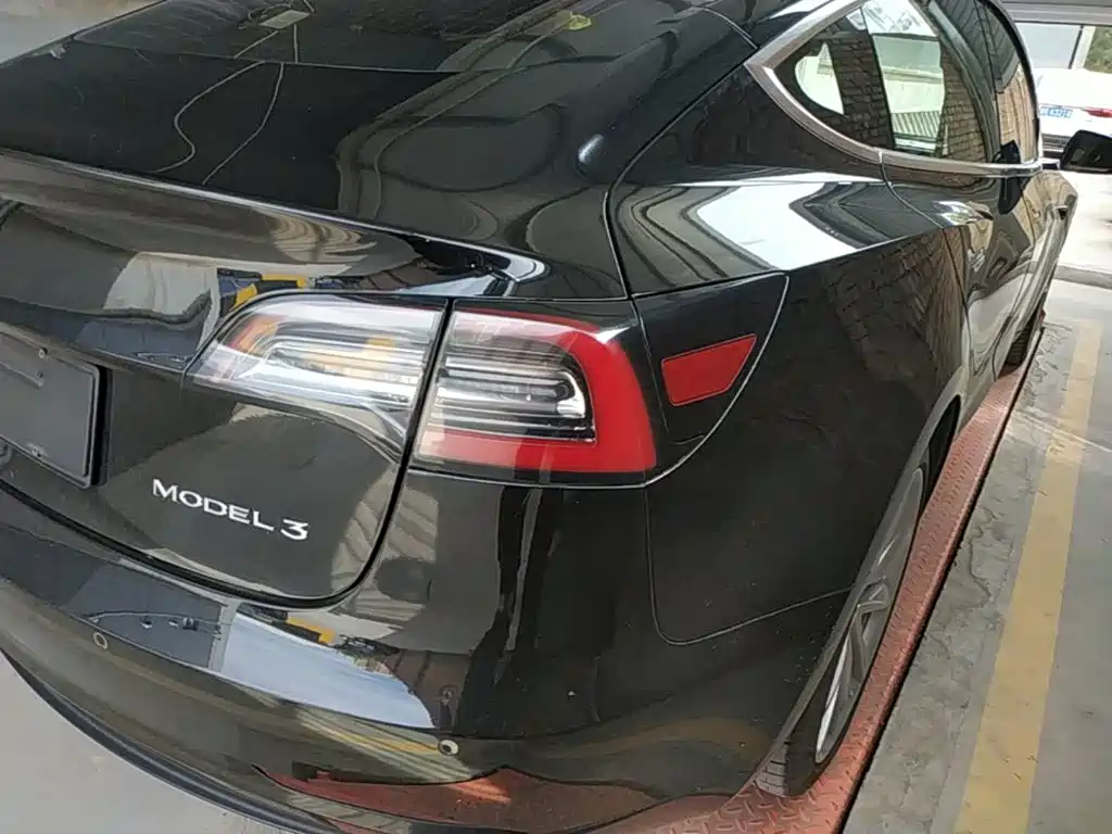Tesla Model 3 — миниатюра 8