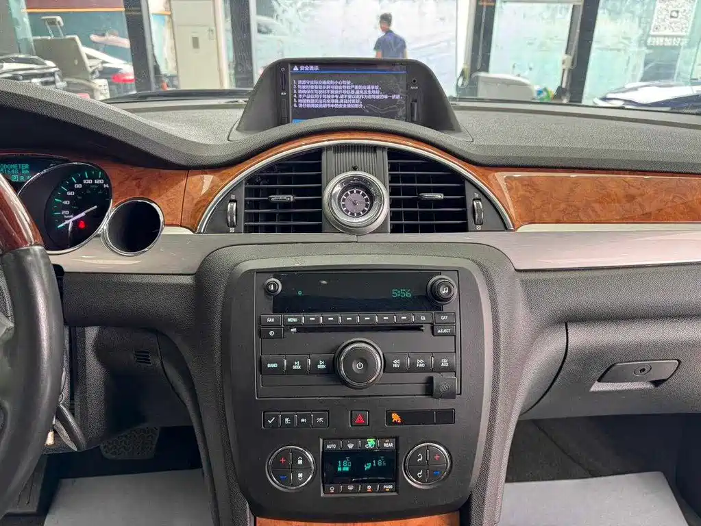 Buick Enclave — миниатюра 22