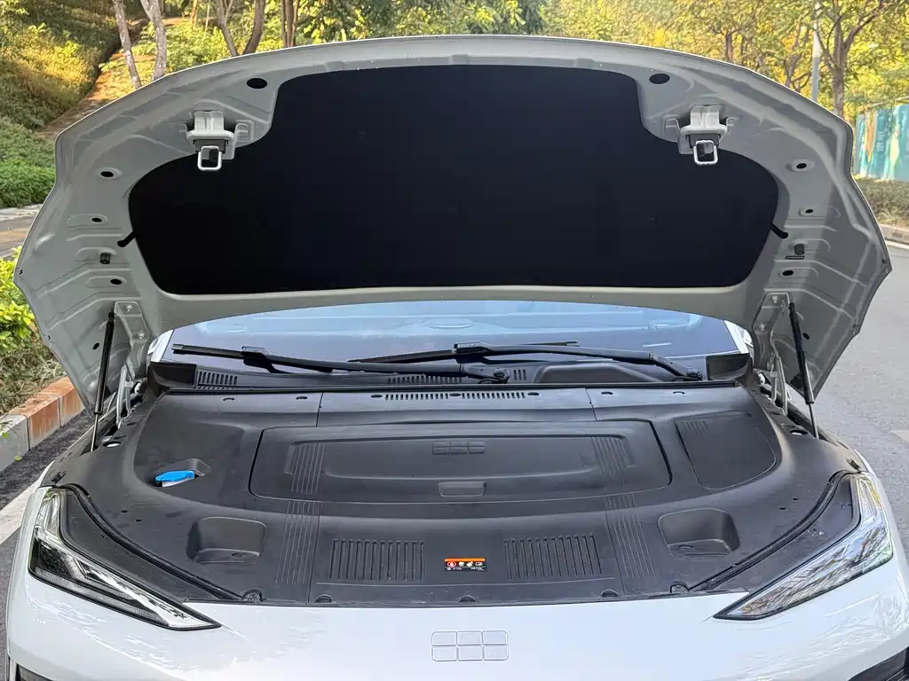 GEELY GALAXY GALAXY E8