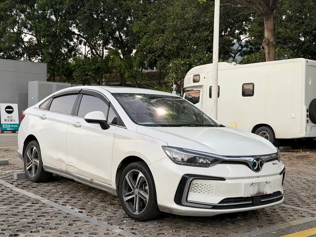 BAIC EU5 — миниатюра 3