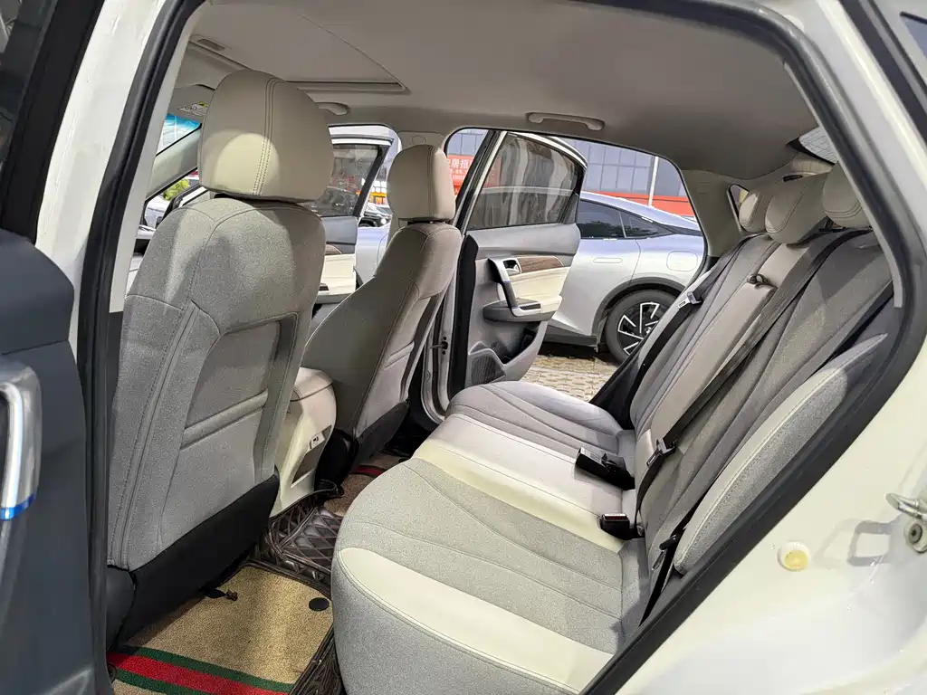 BAIC EU5 — миниатюра 9