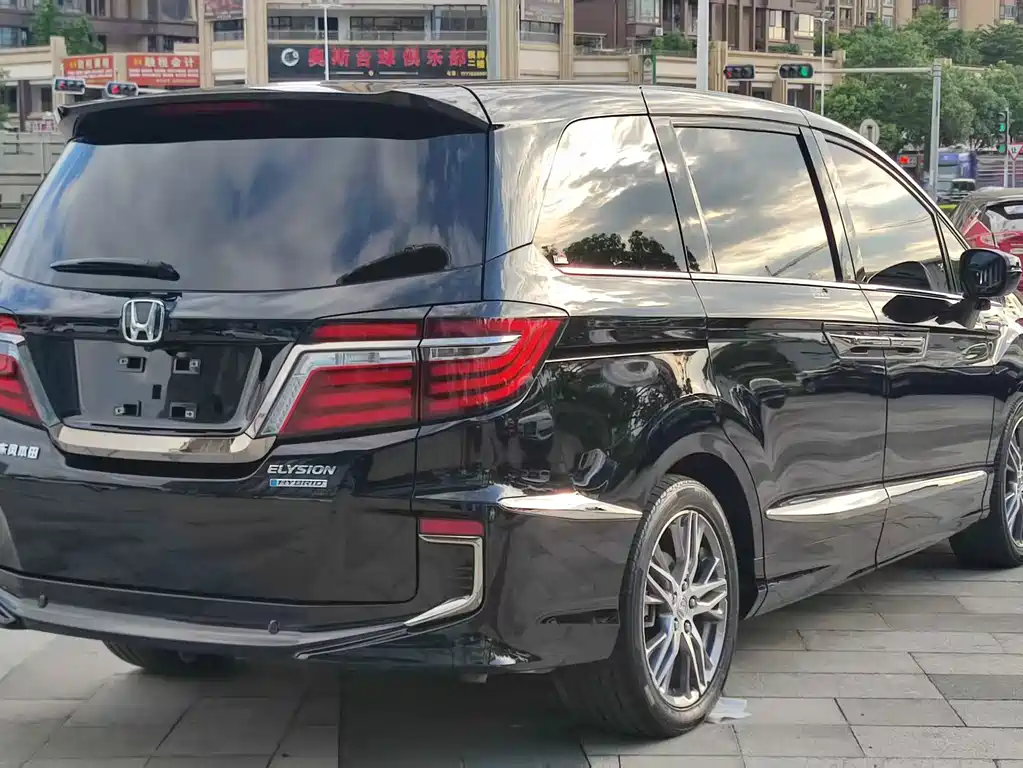 Honda Elysion — миниатюра 6