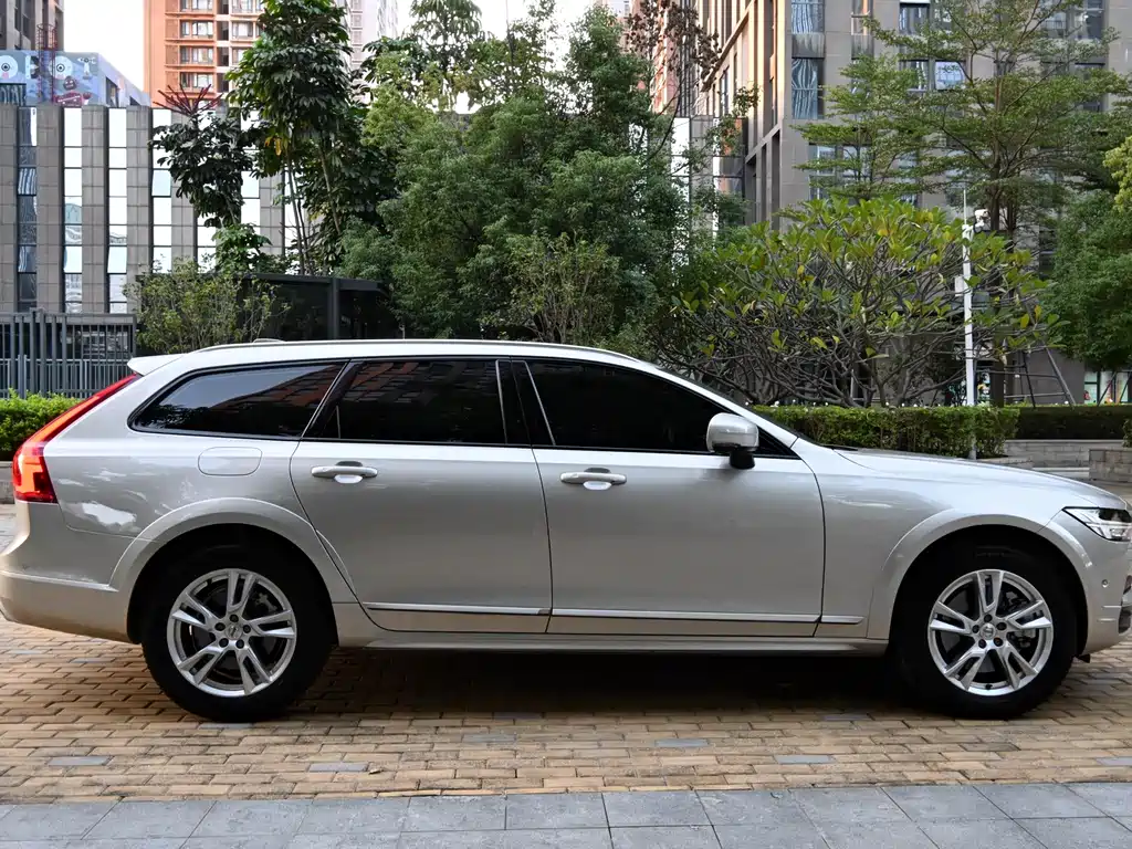 Volvo V90 — миниатюра 5