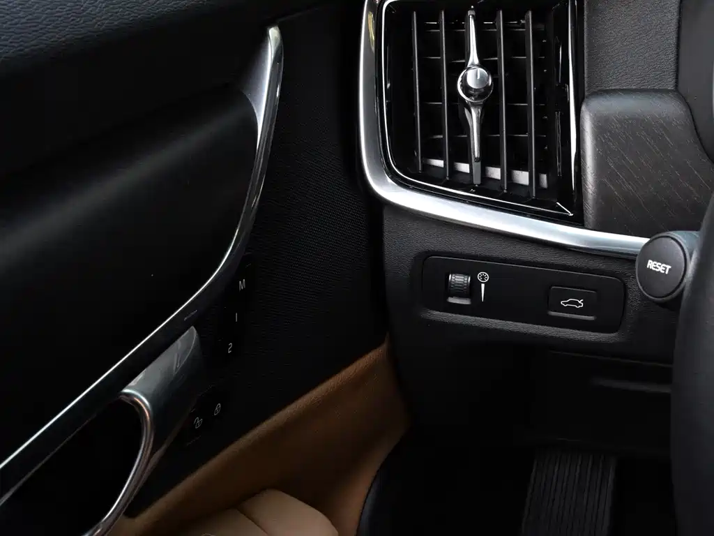 Volvo V90 — миниатюра 23