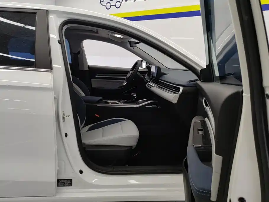 Geely Emgrand — миниатюра 8