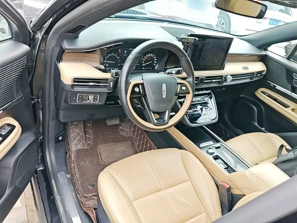 Lincoln Corsair — миниатюра 10