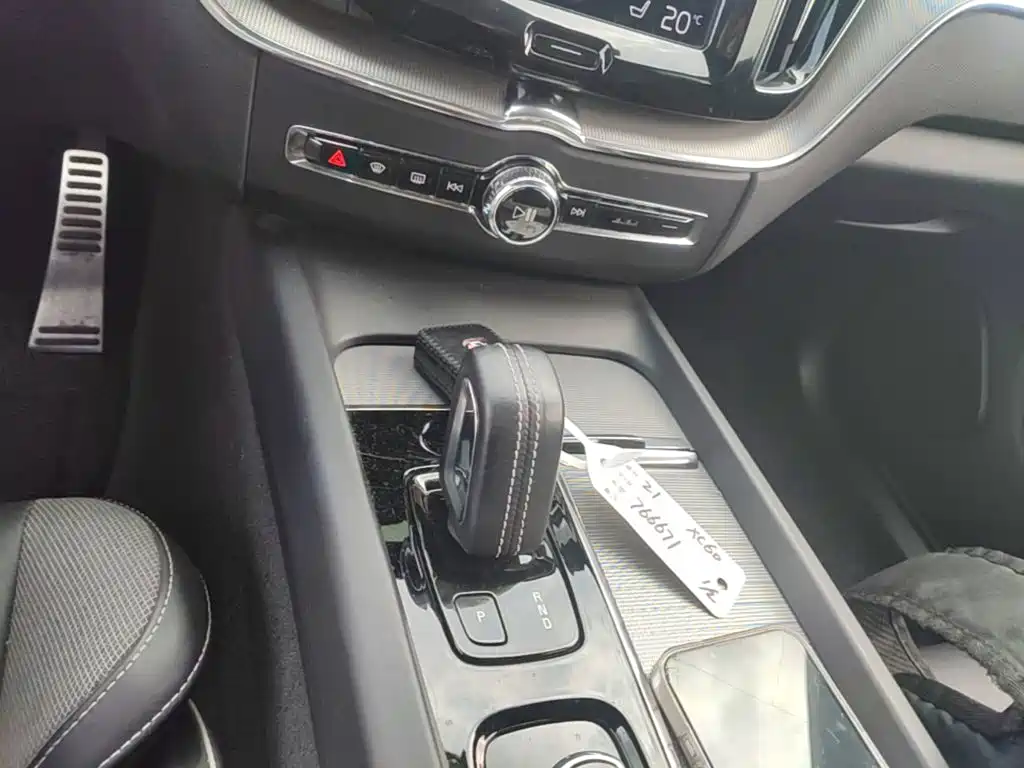 Volvo XC60 PHEV — миниатюра 14