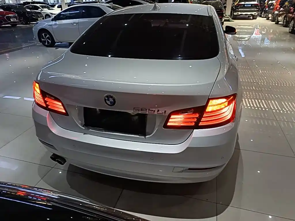 BMW 5 Series — миниатюра 6