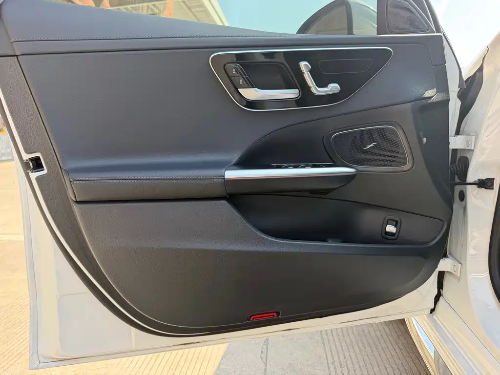 Mercedes-Benz C-Class — миниатюра 15