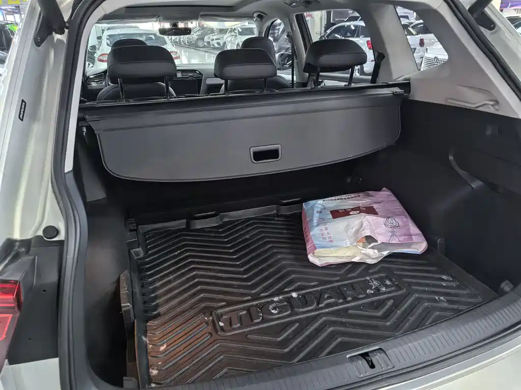 Volkswagen Tiguan L L 2020 330TSI AT Luxury VI