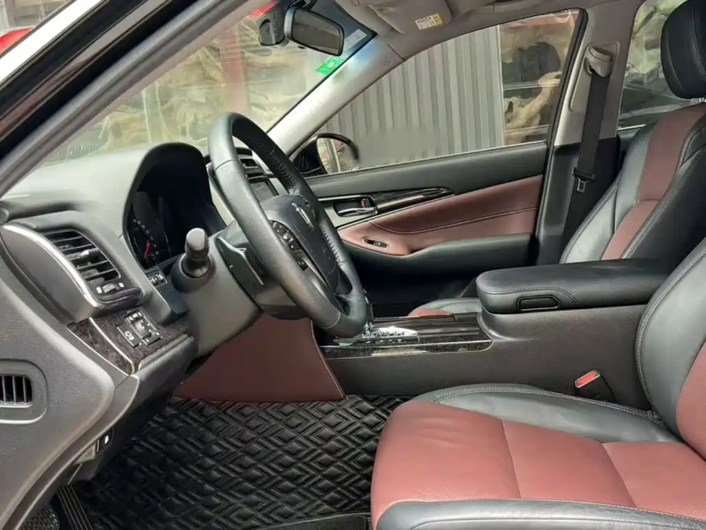 Toyota Crown — миниатюра 9