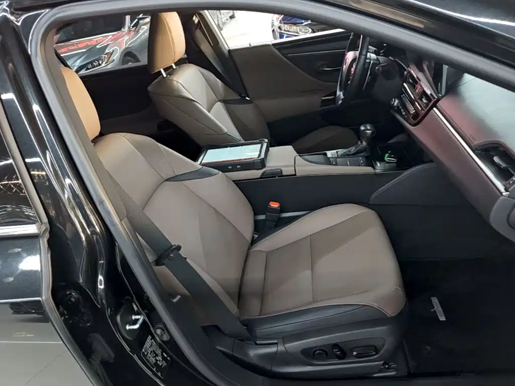 Lexus ES — миниатюра 25