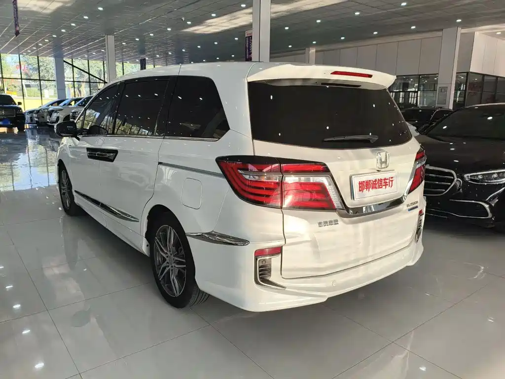 Honda Elysion — миниатюра 6