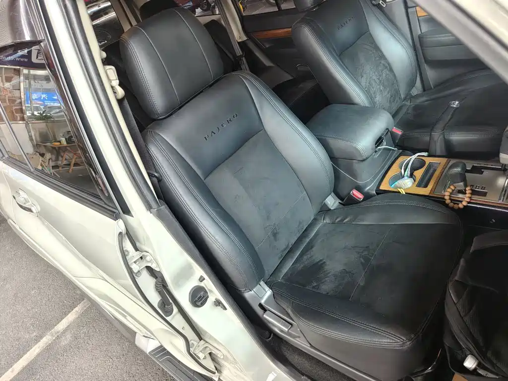 Mitsubishi Pajero (Import) — миниатюра 25