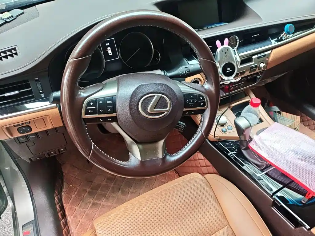 Lexus ES — миниатюра 11