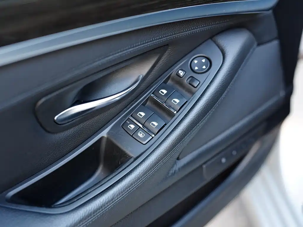 BMW 5 Series — миниатюра 18