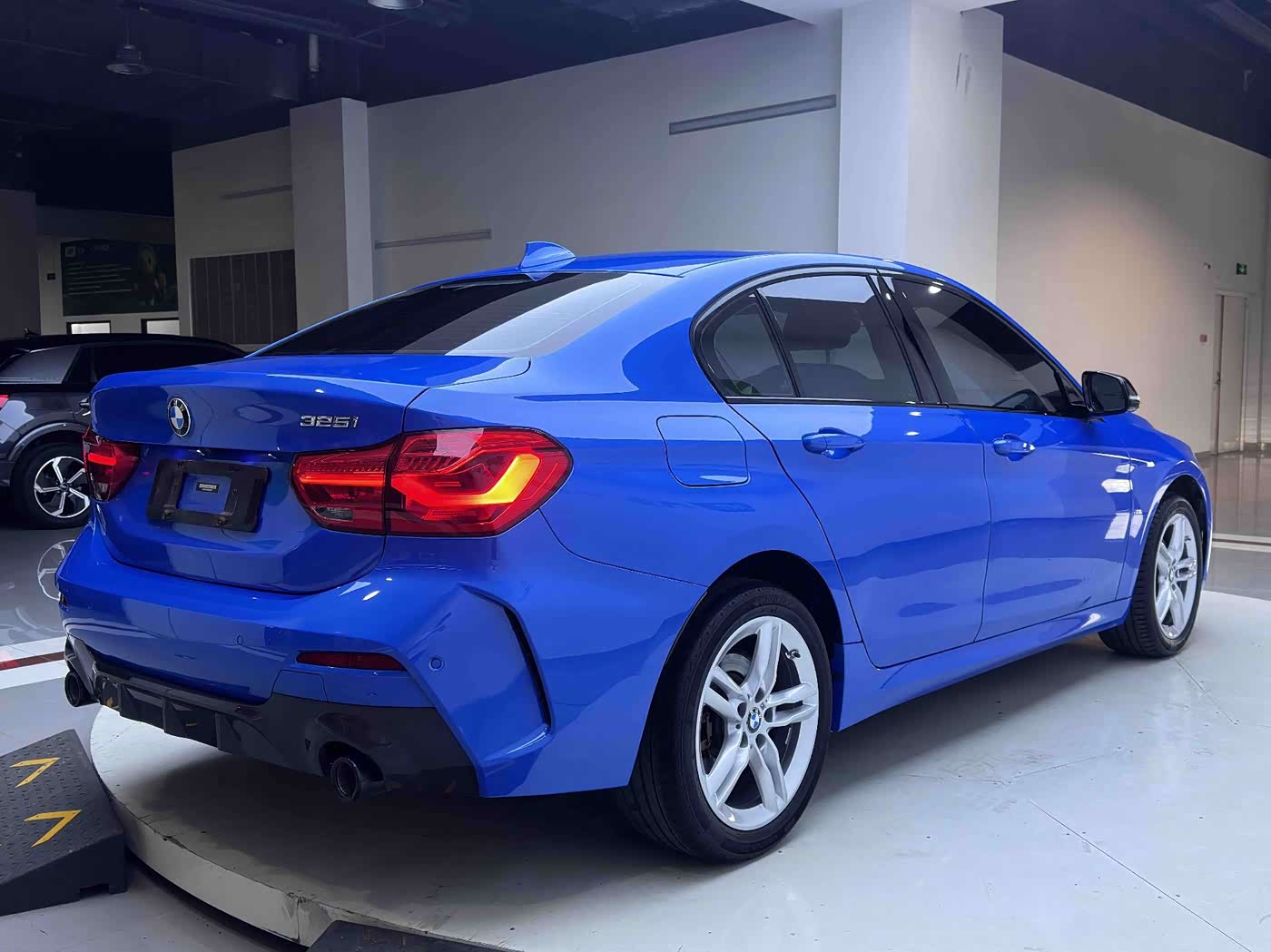 BMW 1 Series 1.5 л 2021 г. Голубой, пробег 24000 км