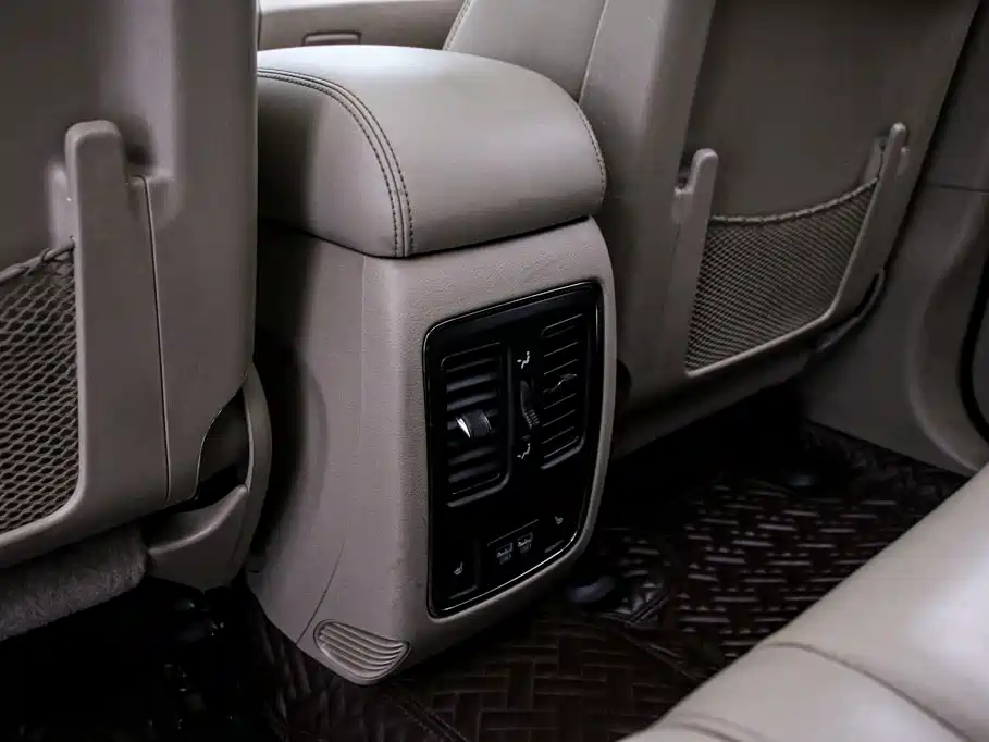 Jeep Grand Cherokee (Import) — миниатюра 17