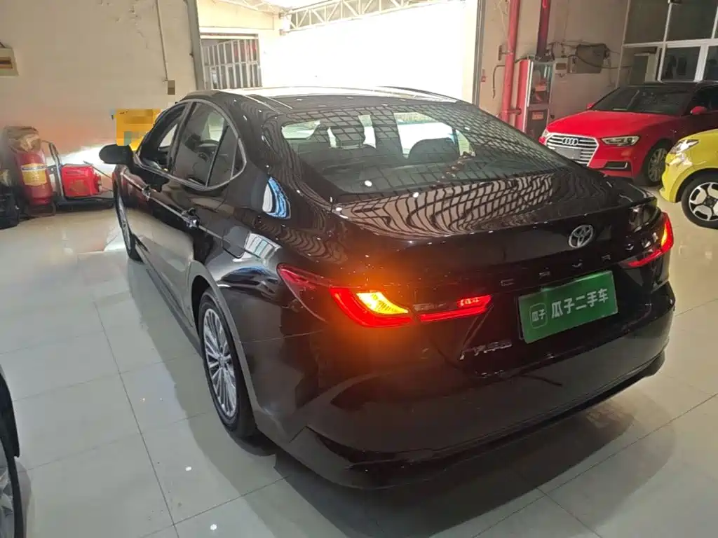 Toyota Camry — миниатюра 5