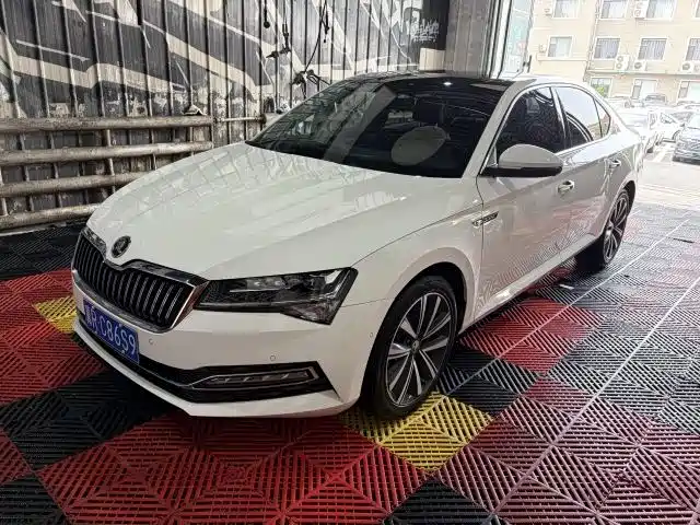 2022 Skoda Superb - zdjęcie 1 z 15