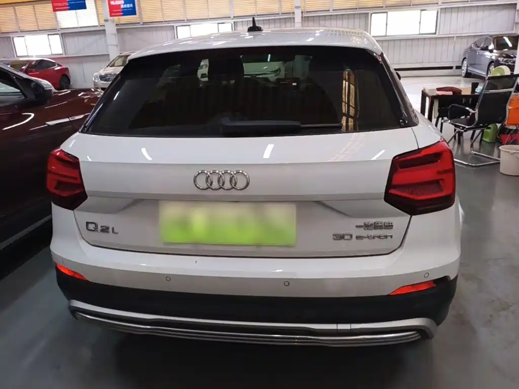 Audi Q2L e-tron — миниатюра 6