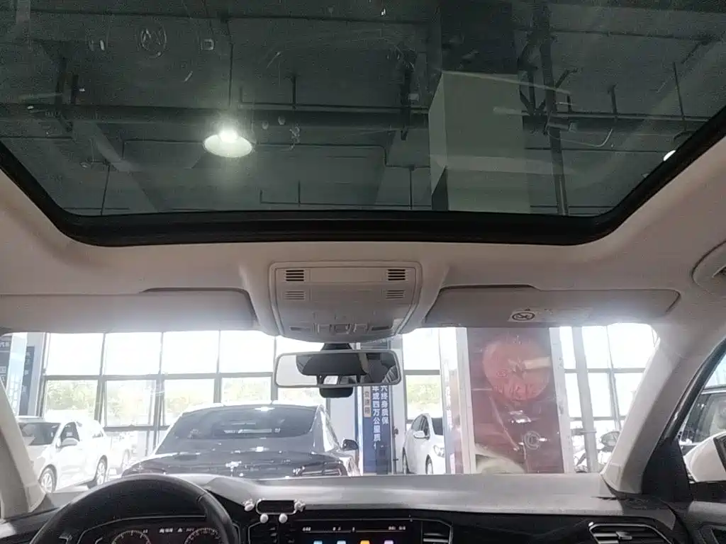 Volkswagen T-Roc — миниатюра 18