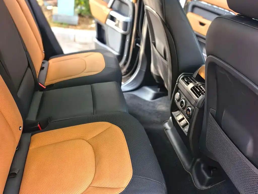 Land Rover Defender — миниатюра 11