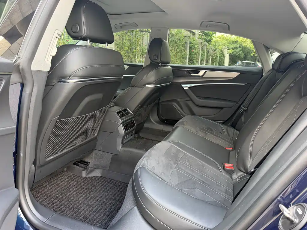 Audi A7L — миниатюра 8