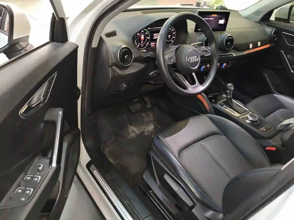 Audi Q2L e-tron — миниатюра 16