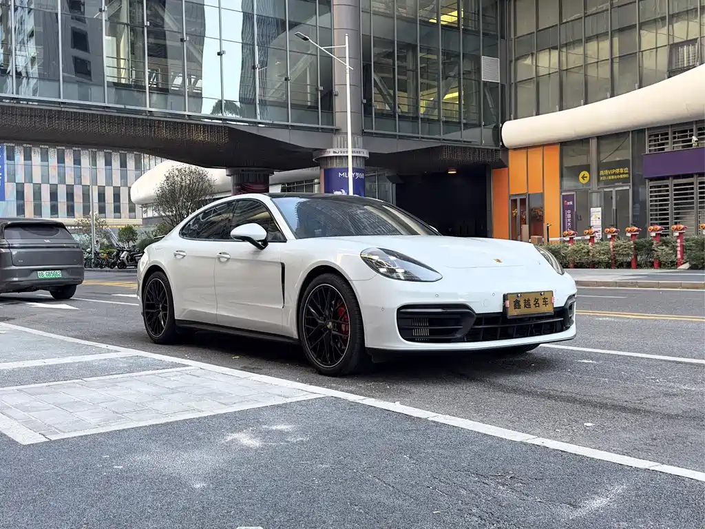PORSCHE PANAMERA