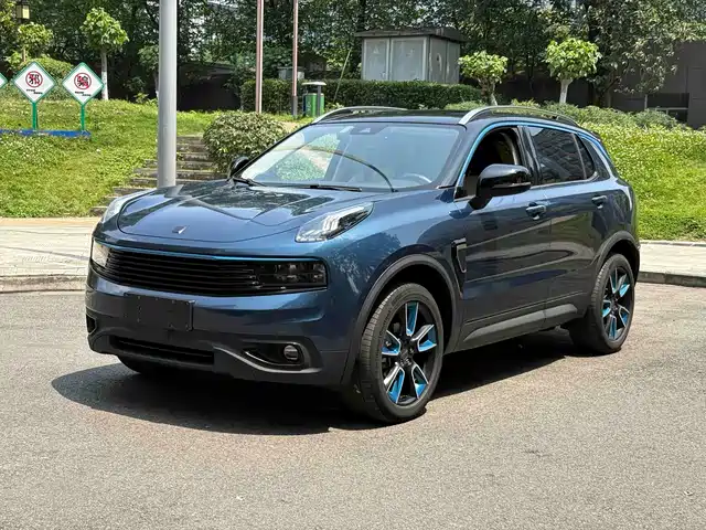 2018 Lynk & Co 01