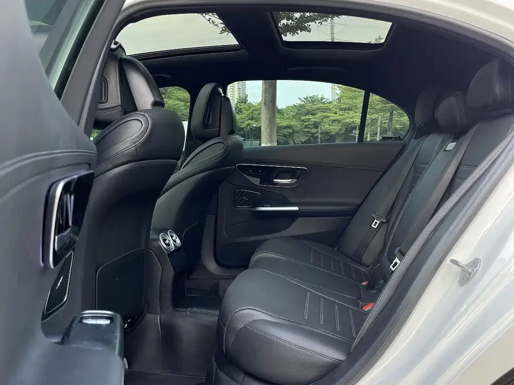 Mercedes-Benz C-Class — миниатюра 13