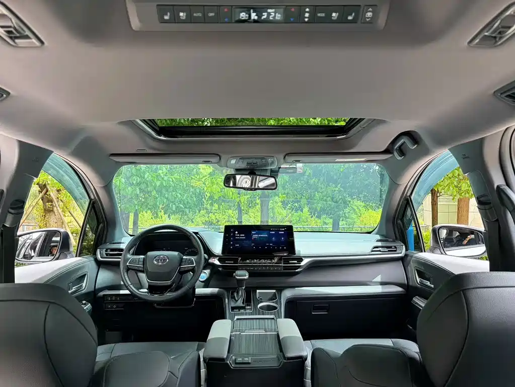 Toyota Sienna — миниатюра 8