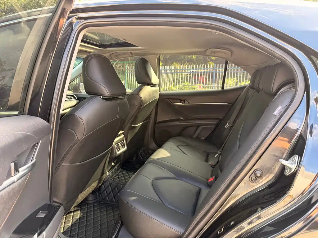 Toyota Camry — миниатюра 10