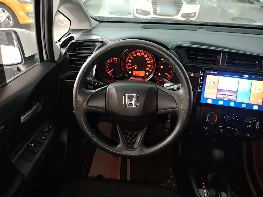 Honda Fit — миниатюра 11