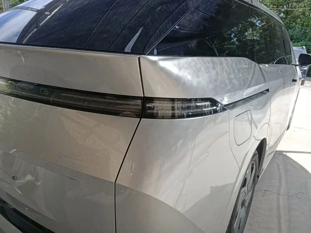 XPeng X9 — миниатюра 8