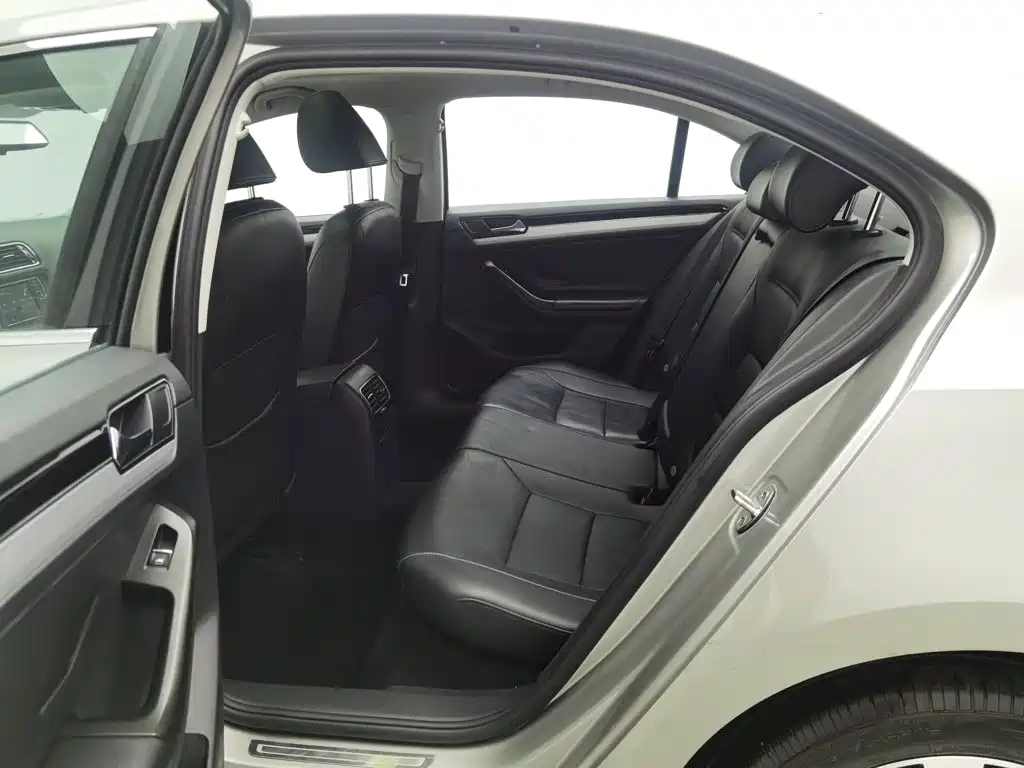 Volkswagen Sagitar — миниатюра 15