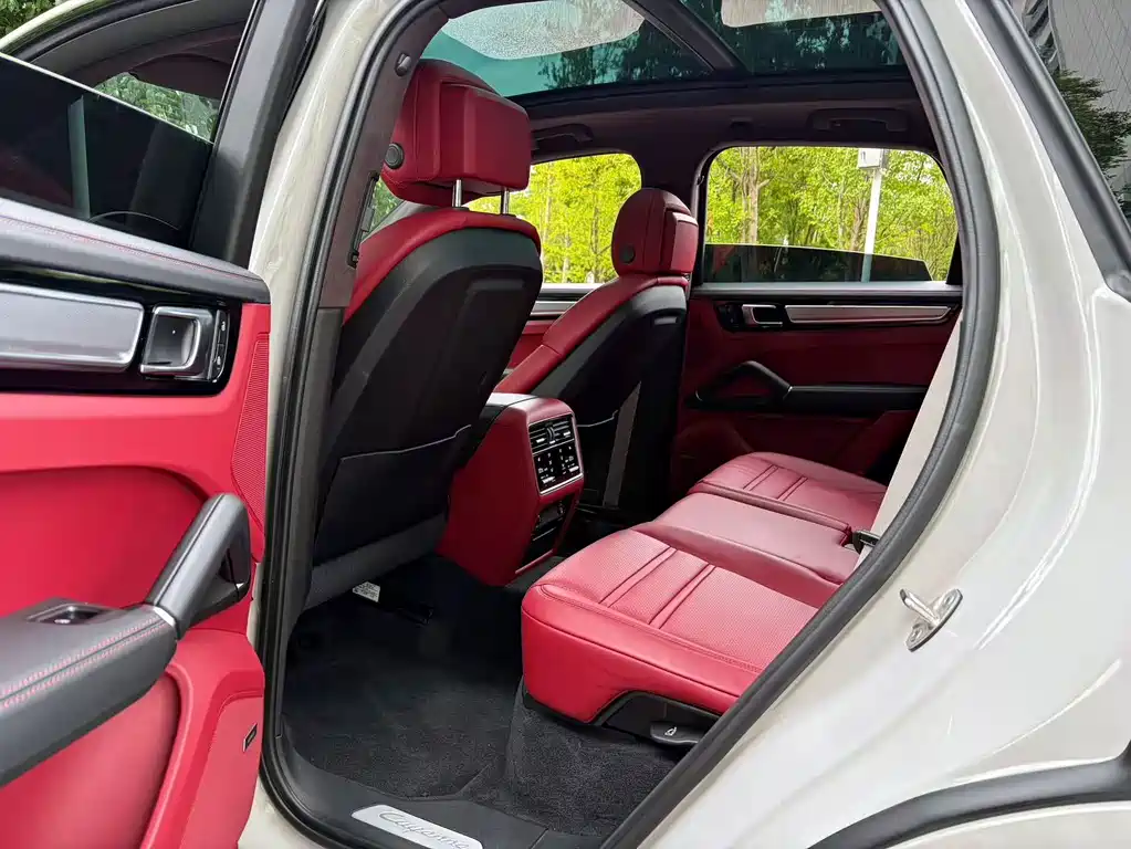 Porsche Cayenne — миниатюра 7