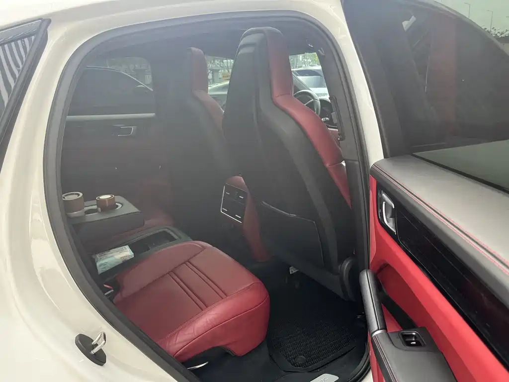 Porsche Cayenne — миниатюра 7