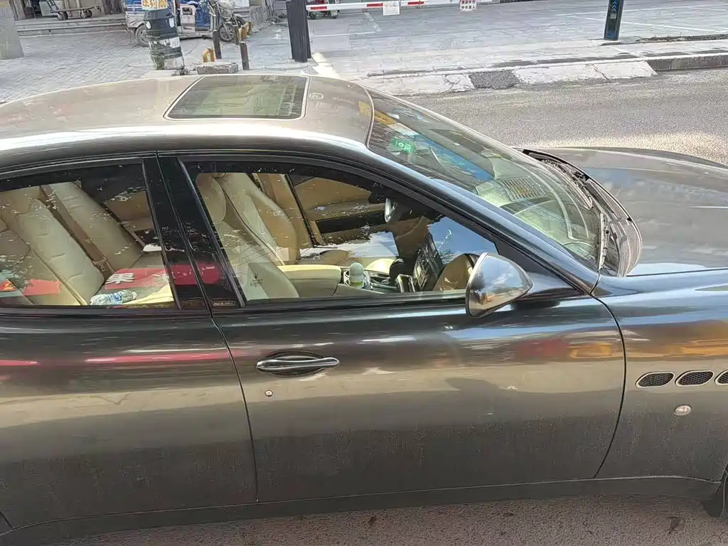 Maserati Quattroporte — миниатюра 4