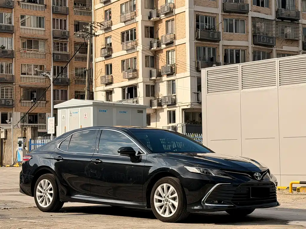 Toyota Camry — миниатюра 3