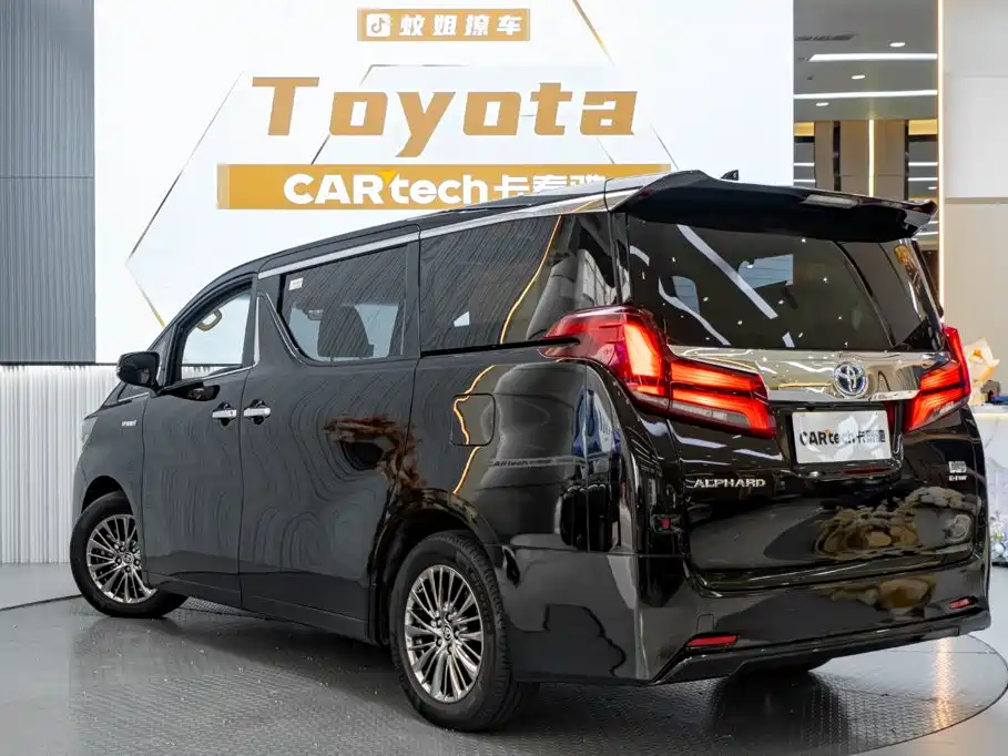 Toyota Alphard — миниатюра 6