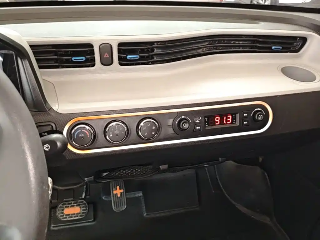 Wuling MINIEV — миниатюра 13
