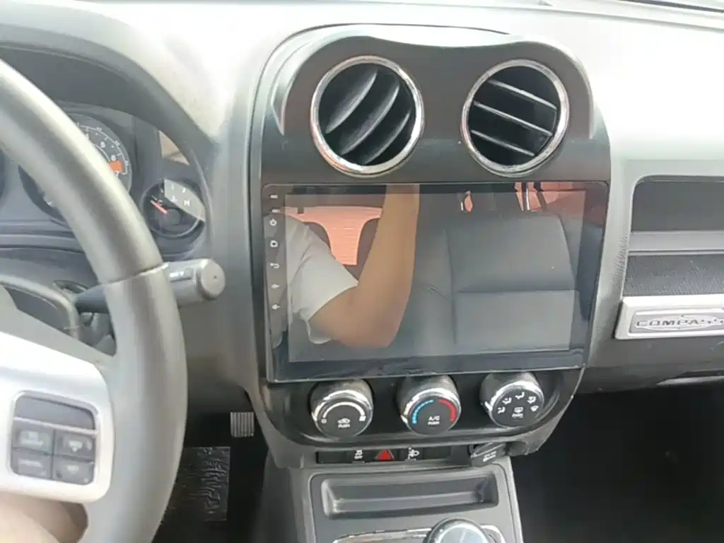 Jeep Compass (Import) — миниатюра 13
