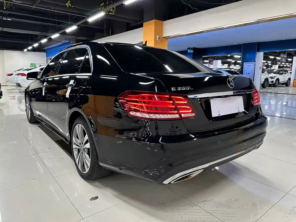 Mercedes-Benz E-Class — миниатюра 8